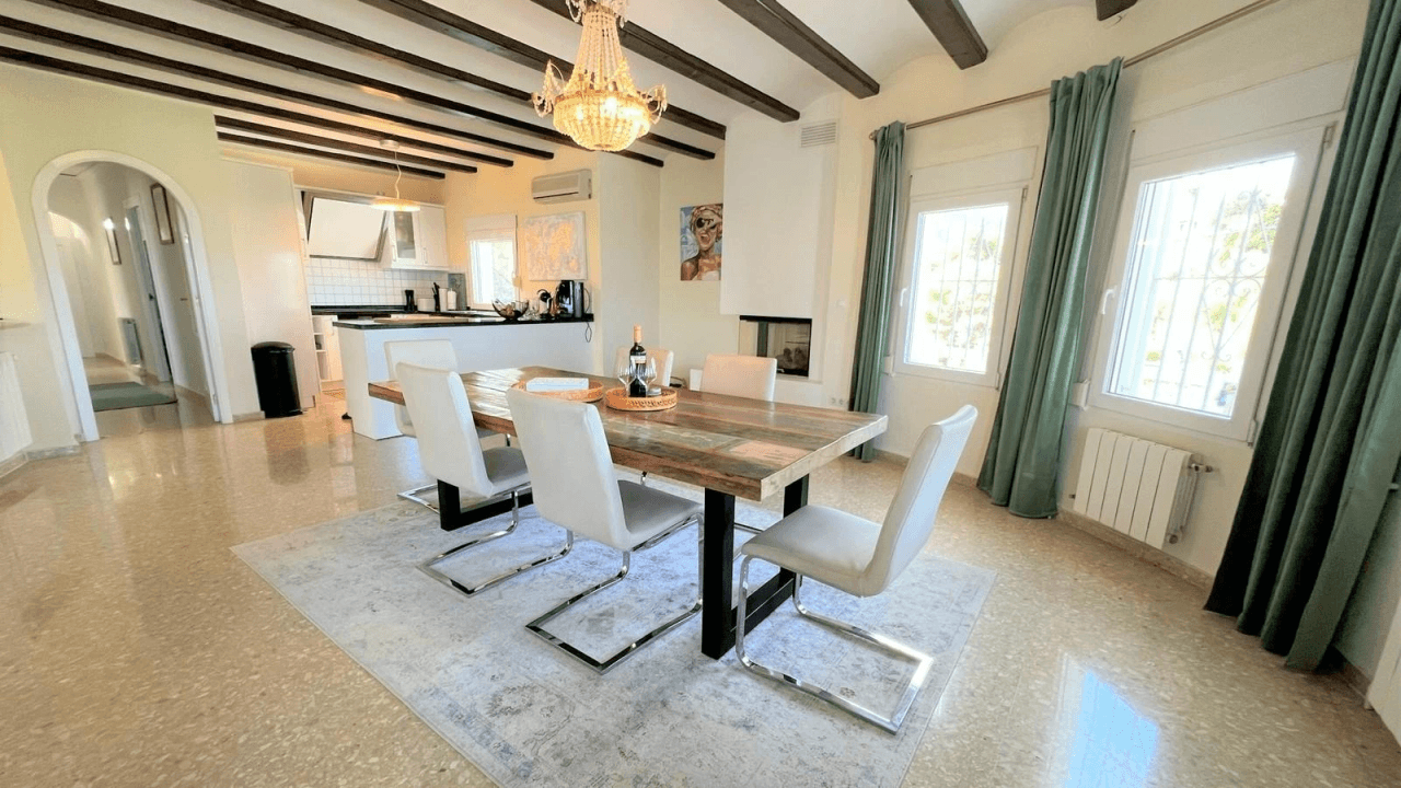Alquiler. Chalet/Villa à Denia