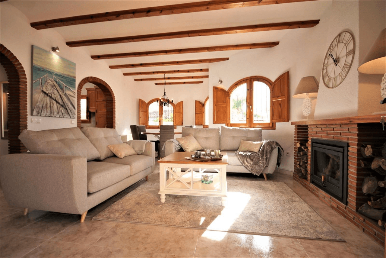 Schöne gepflegte Villa mit mediterranem Garten, großen Privatpool und Klimaanlagen