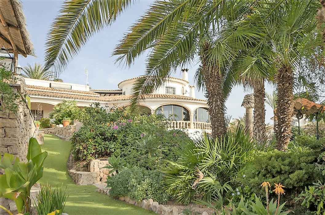Villa d'exception avec plusieurs maisons d'hôtes dans un parc bien entretenu à Calpe.