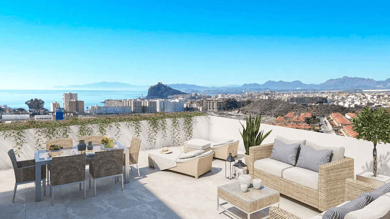 Villas avec 4 chambres, 3 salles de bain, toit-terrace, parking privé et piscine commune à environ 700 m de la plage