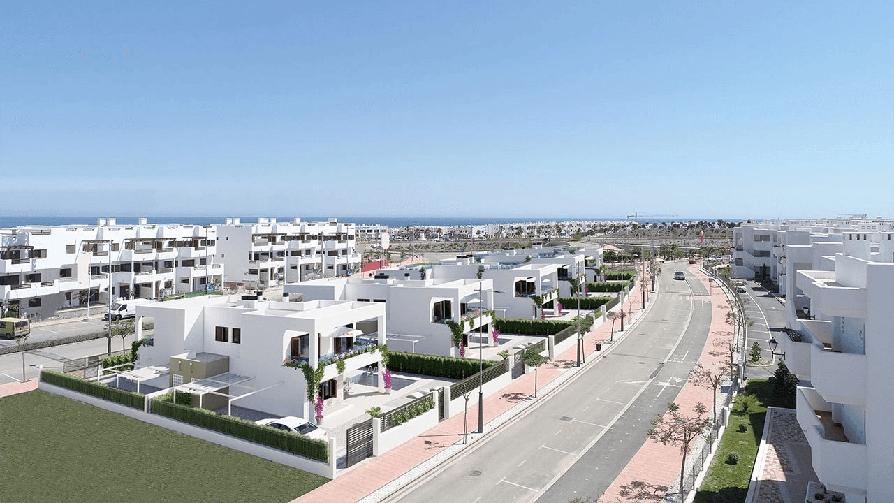 Villas mitoyennes de 3 chambres à coucher avec toit-terrasse avec vue sur la mer et piscine privée en option à seulement 400 m de la plage