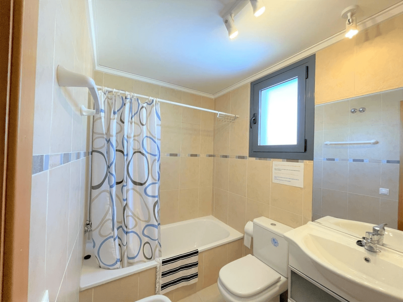 Alquiler. Apartamento à Denia