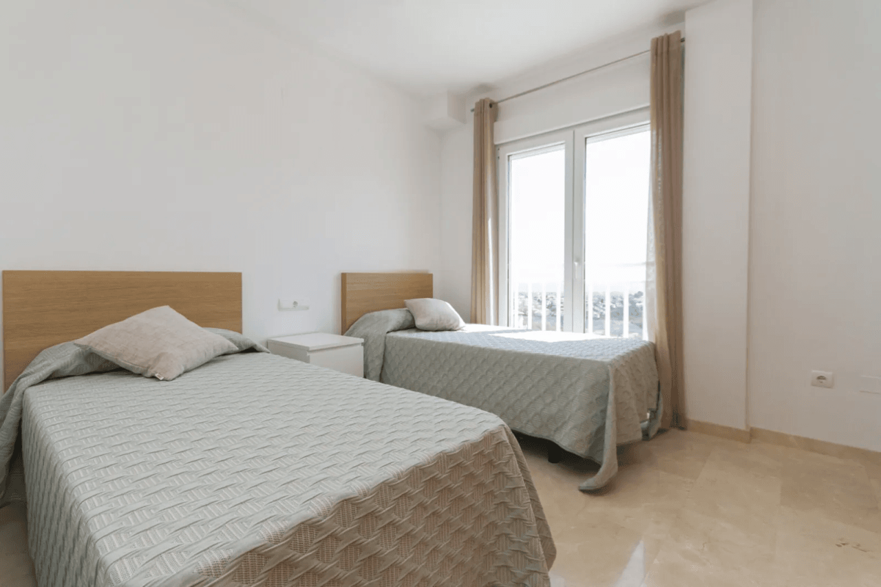 Superbe appartement duplex penthouse de 2 chambres dans un endroit calme avec vue imprenable sur le Monte Pego
