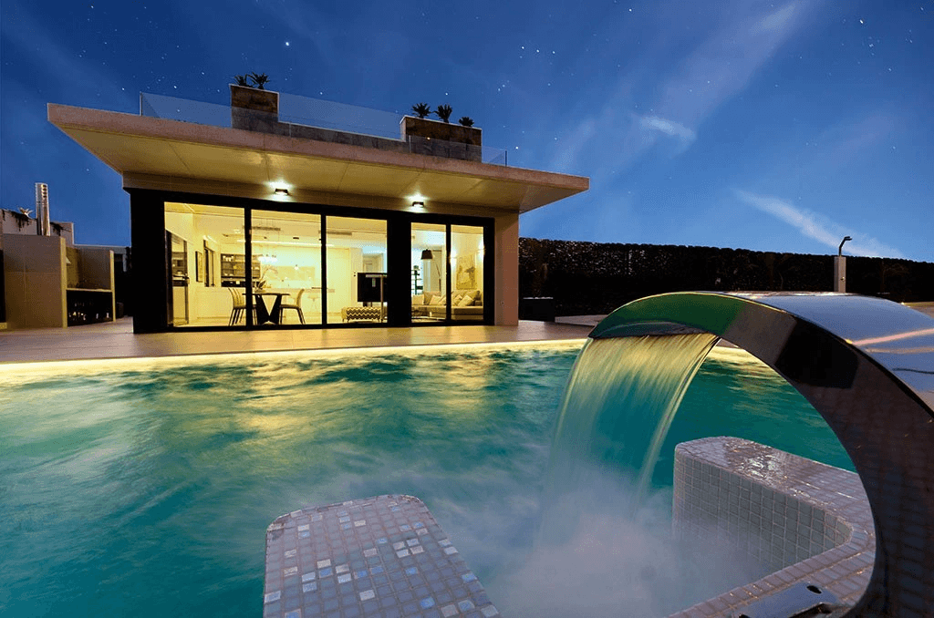 Villas exclusives avec 4 chambres à coucher, 4 salles de bains, toit-terrasse et piscine privée à seulement 600 m de la plage