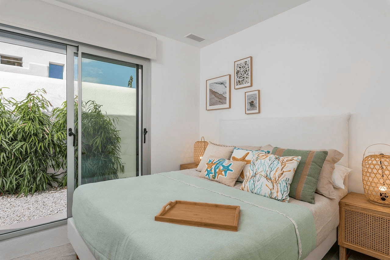 Villas de una sola planta con 3 dormitorios, 2 baños, preinstalación aire acondicionado y piscina privada en el campo La Serena Golf