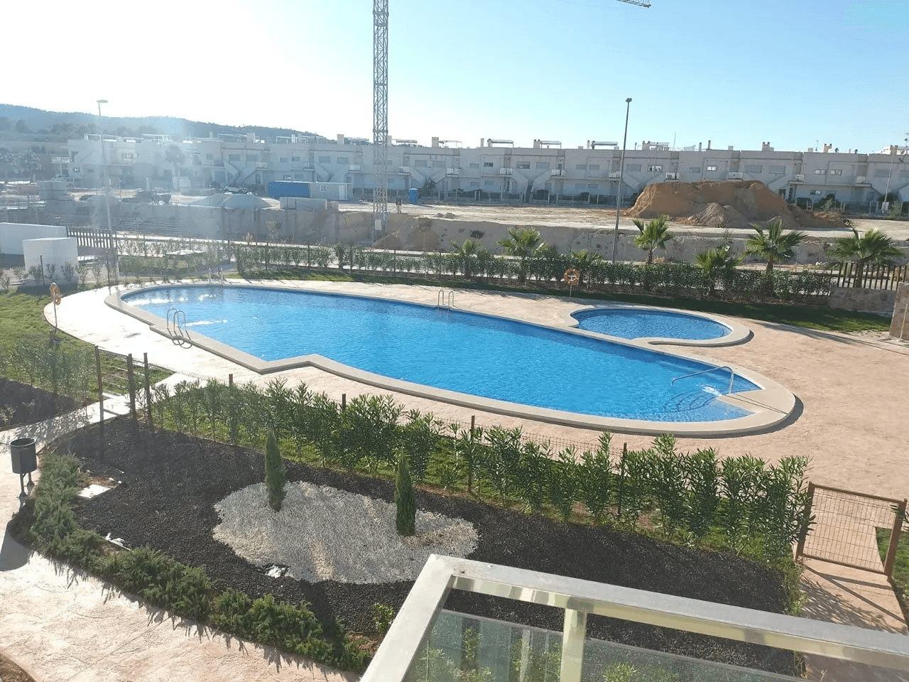 Maisons mitoyennes modernes et confortables 2 chambres dans un complexe de golf