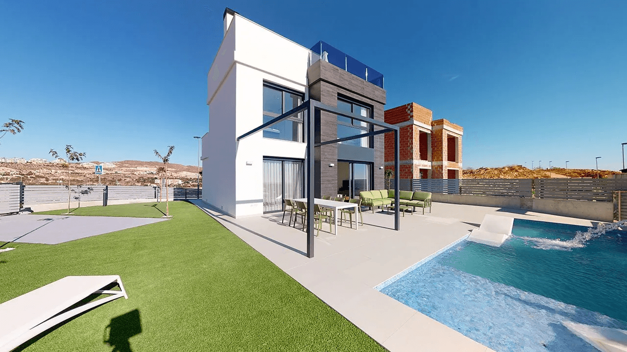 Merveilleuses villas avec 3 chambres, 3 salles de bain, toit-terrasse, vue sur la mer et piscine privée