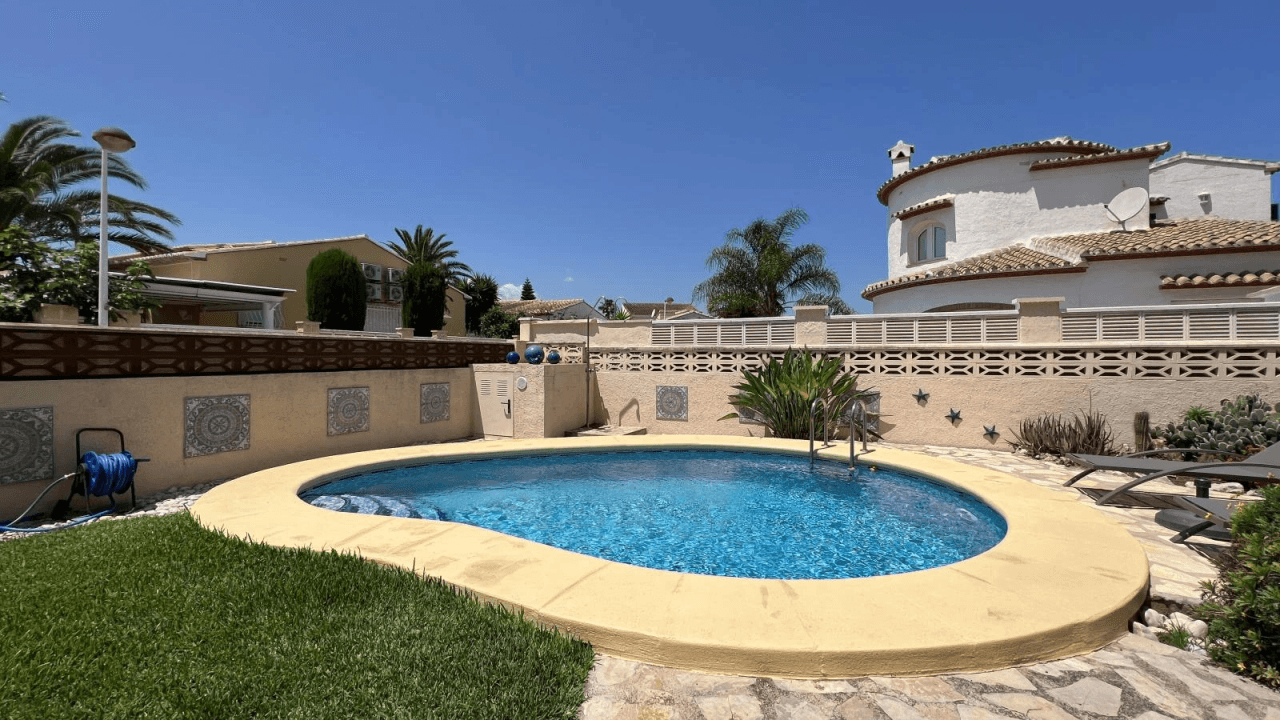 Sehr gepflegte Villa, ruhig und sonnig, nur 500 Meter zum Meer