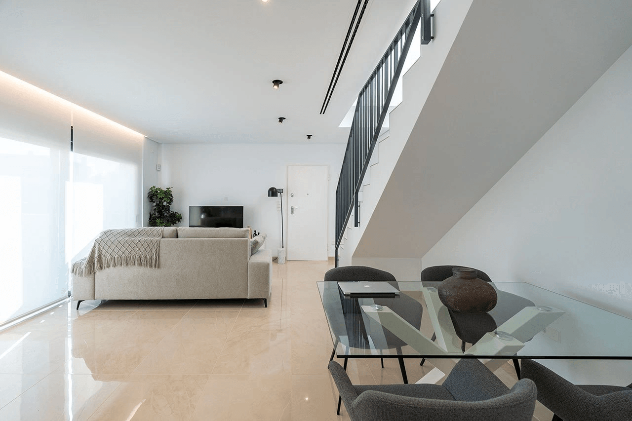 Maisons mitoyennes modernes avec 3 chambres à coucher et piscine communautaire à seulement 500 m des merveilleuses plages de sable fin