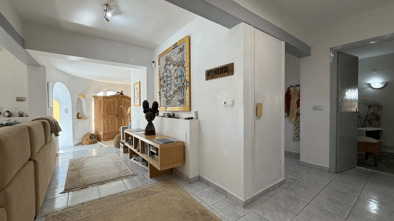 Große Villa auf Eckgrundstück mit Pool und Doppelgarage in Top-Lage Benissa Montemar