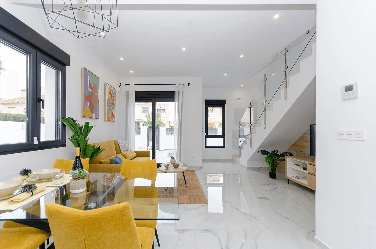 Villas avec 3 chambres, 3 salles de bains, climatisation pré-installée, piscine privée et parking privé