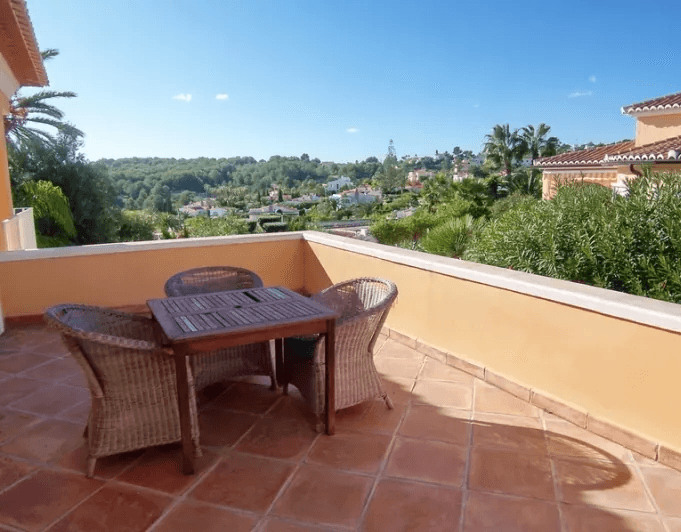 Neuere Villa mit 4 Schlafzimmer zu Verkaufen in Moraira