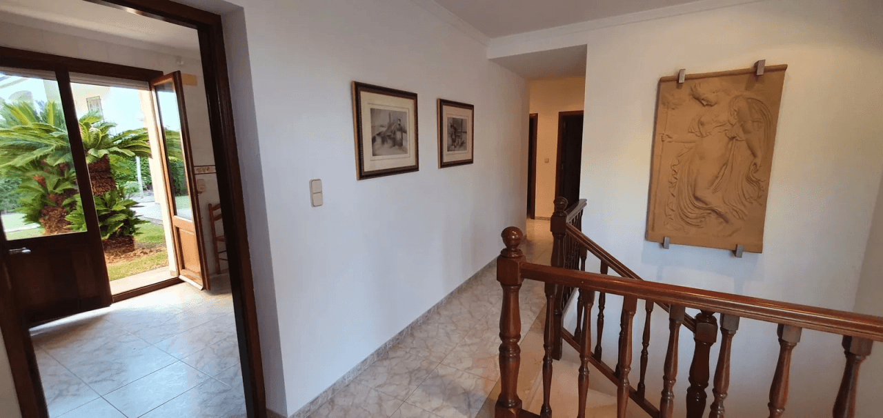 Mansión muy bien cuidada en excelente zona residencial en Oliva XL parcela