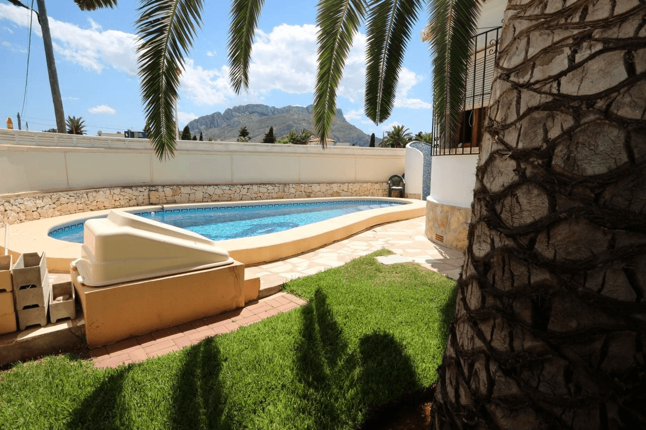 Villa mit garage und pool in Els Poblets