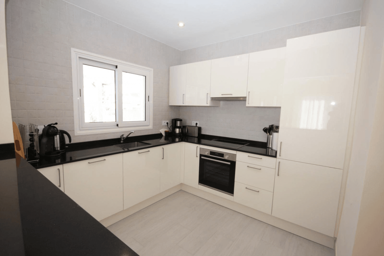 chöne Villa mit vielen Extras, 3 Schlafzimmer, 2 Badezimmer, Wintergarten, BBQ, Außendusche, Klima, Zentralheizung u.v.a.m.