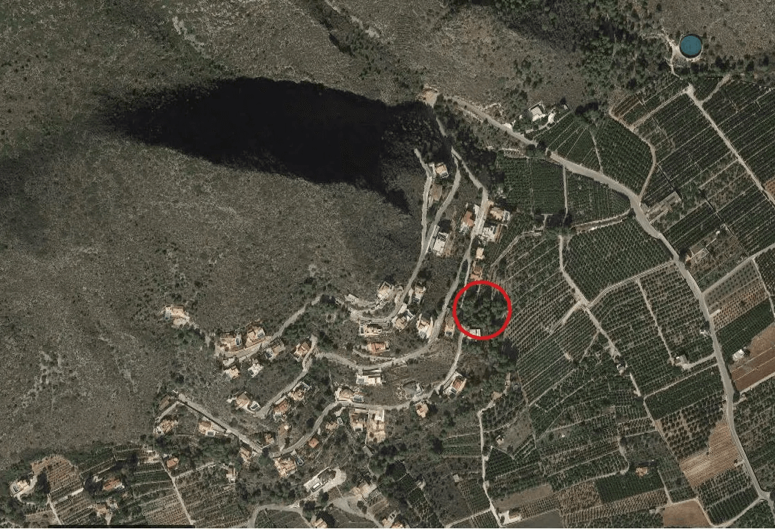 Terrain constructible sur Monte Mostalla avec orientation sud avec et belles vues mer et montagne.