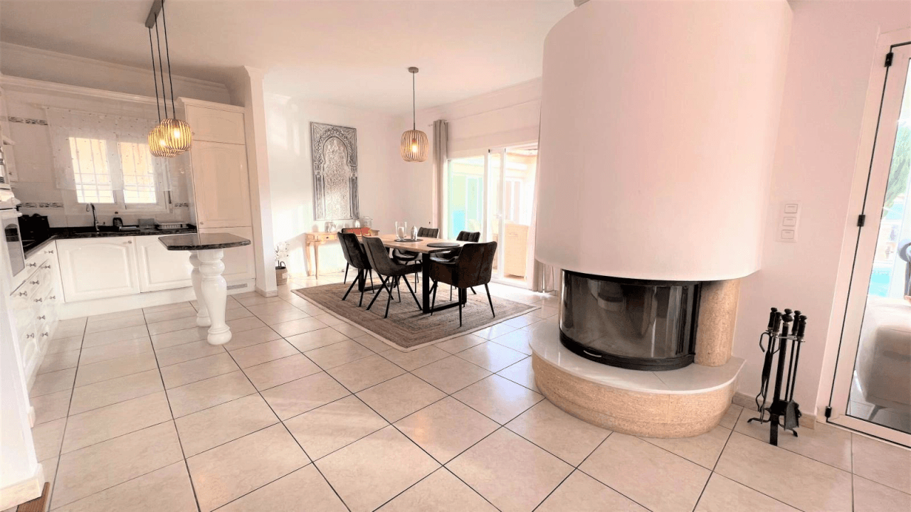 Alquiler. Chalet/Villa à Denia