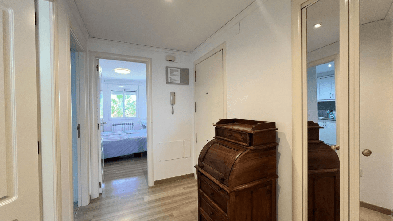 Appartement avec 2 chambres, piscine communautaire et à seulement 50m de la mer Méditerranée !