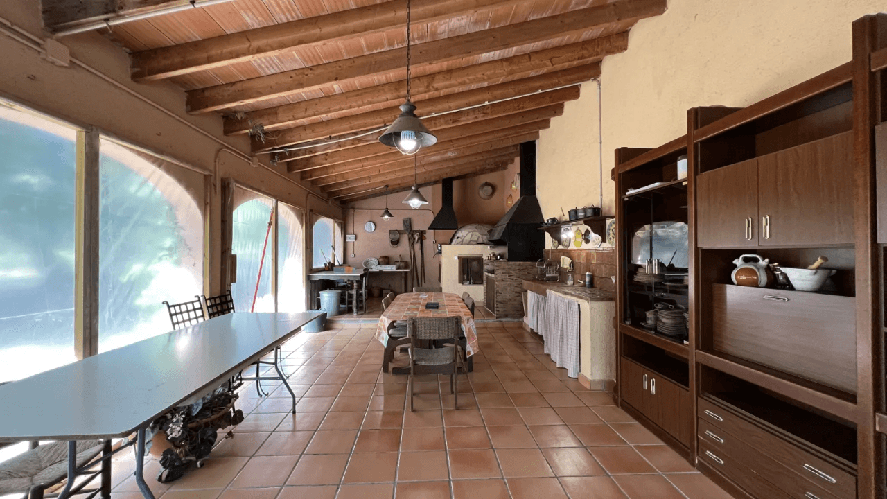 Le design canadien associé à l'ambiance espagnole. Pferdefinca dans la vallée de l'Orb, près de Denia.