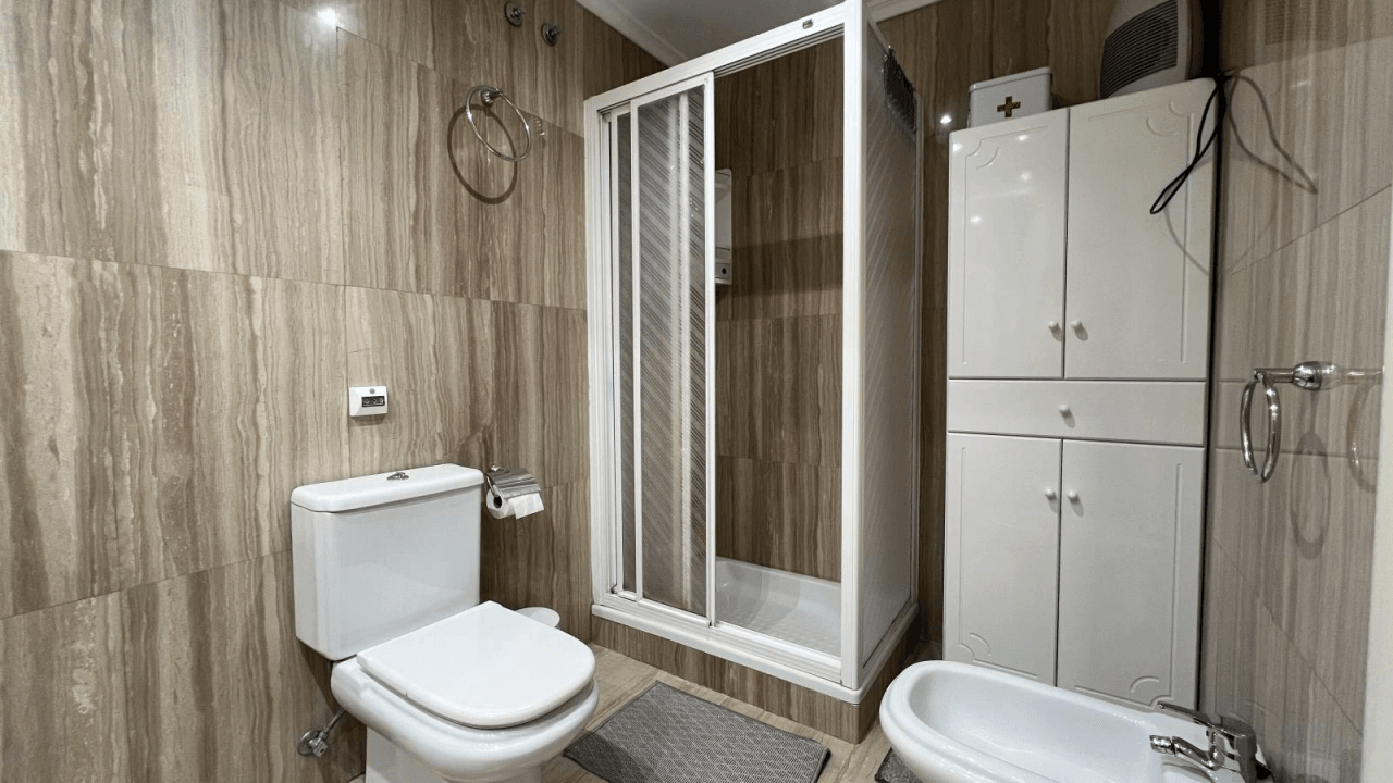 Appartement avec 2 chambres, piscine communautaire et à seulement 50m de la mer Méditerranée !
