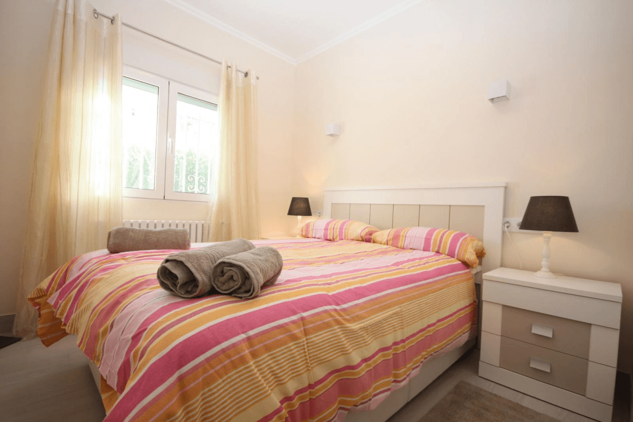 chöne Villa mit vielen Extras, 3 Schlafzimmer, 2 Badezimmer, Wintergarten, BBQ, Außendusche, Klima, Zentralheizung u.v.a.m.