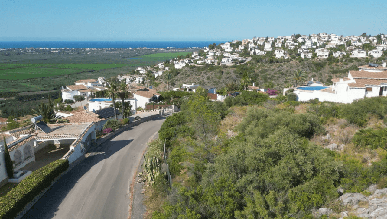 Parcela de Ensueño de 1000 m² con Espectaculares Vistas al Mar