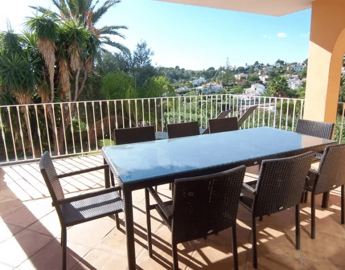 Neuere Villa mit 4 Schlafzimmer zu Verkaufen in Moraira