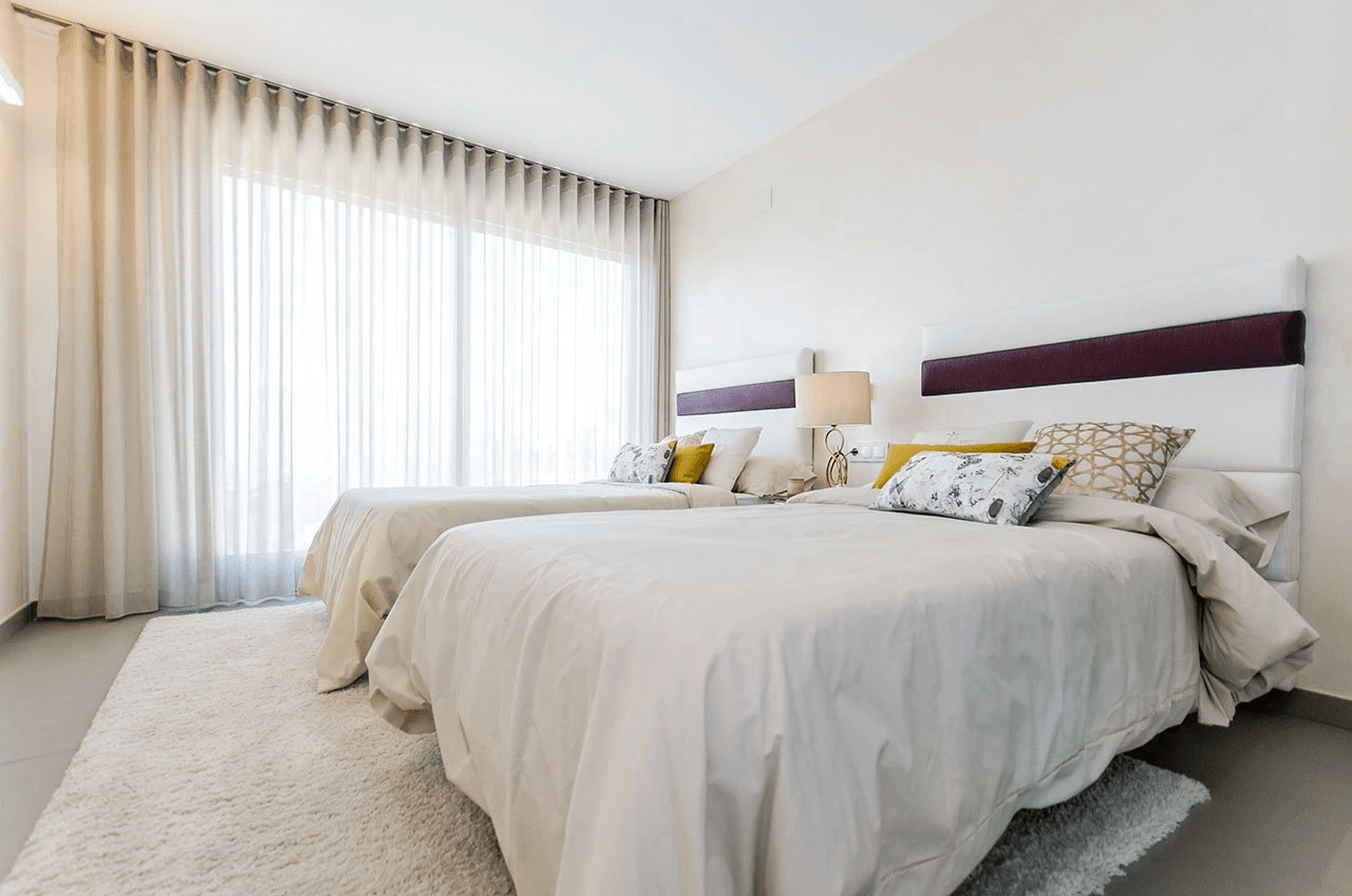 Villas exclusives avec 3 chambres à coucher, 3 salles de bains, W.C., toit-terrasse et piscine privée à seulement 600 m de la plage