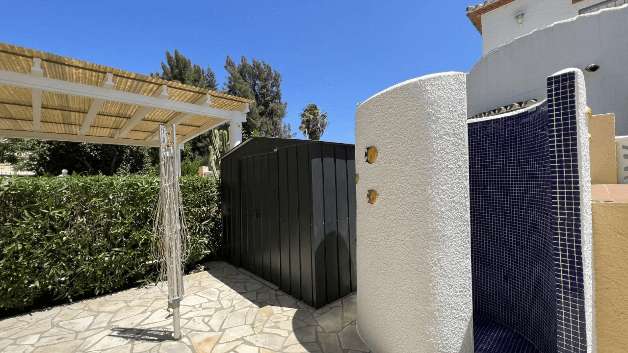 Sehr gepflegte Villa in ruhiger Wohnlage mit Privatpool in Meernähe