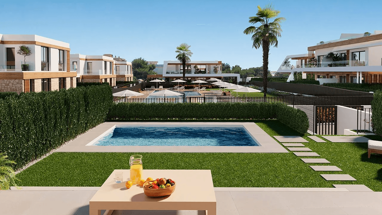 Villas jumelées avec 3 chambres à coucher, 3 salles de bain, chauffage par le sol, climatisation et piscine commune à seulement 500 m de la plage