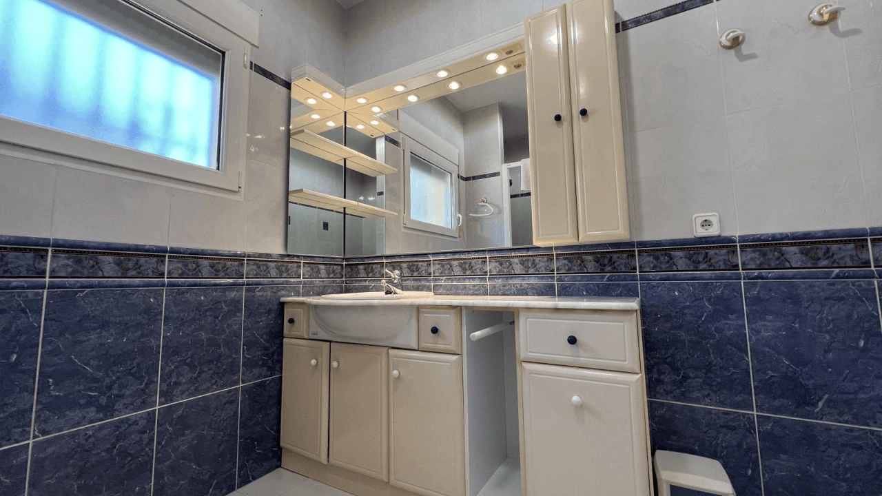 Sehr gepflegte Villa in ruhiger Wohnlage mit Privatpool in Meernähe
