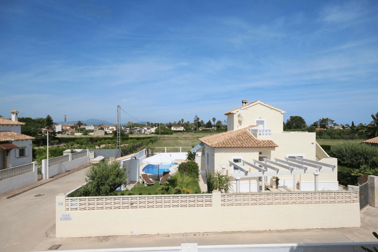 Villa Carlos, lichtdurchflutete Traumvilla mit pool in Els Poblets