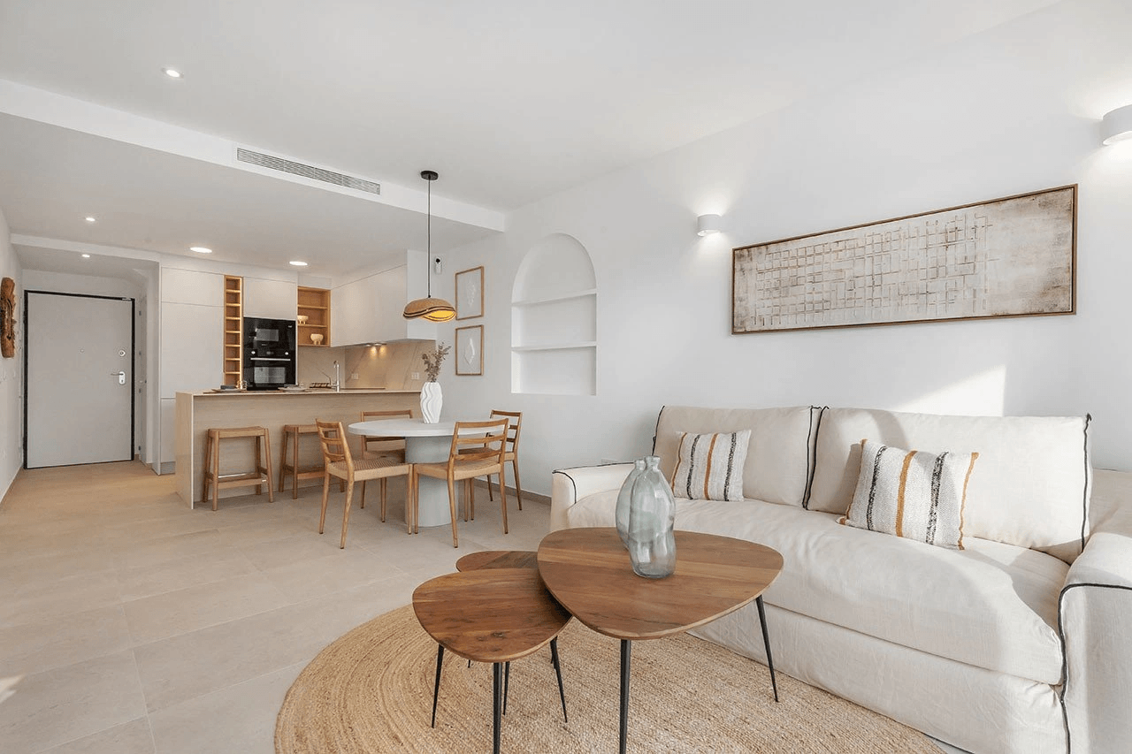 Áticos de 2 dormitorios y 2 baños con solárium, piscina comunitaria y parking privado junto al La Serena Golfresort