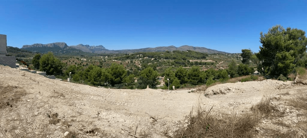Magnifique terrain avec des vues impressionnantes sur la montagne d'Oltá