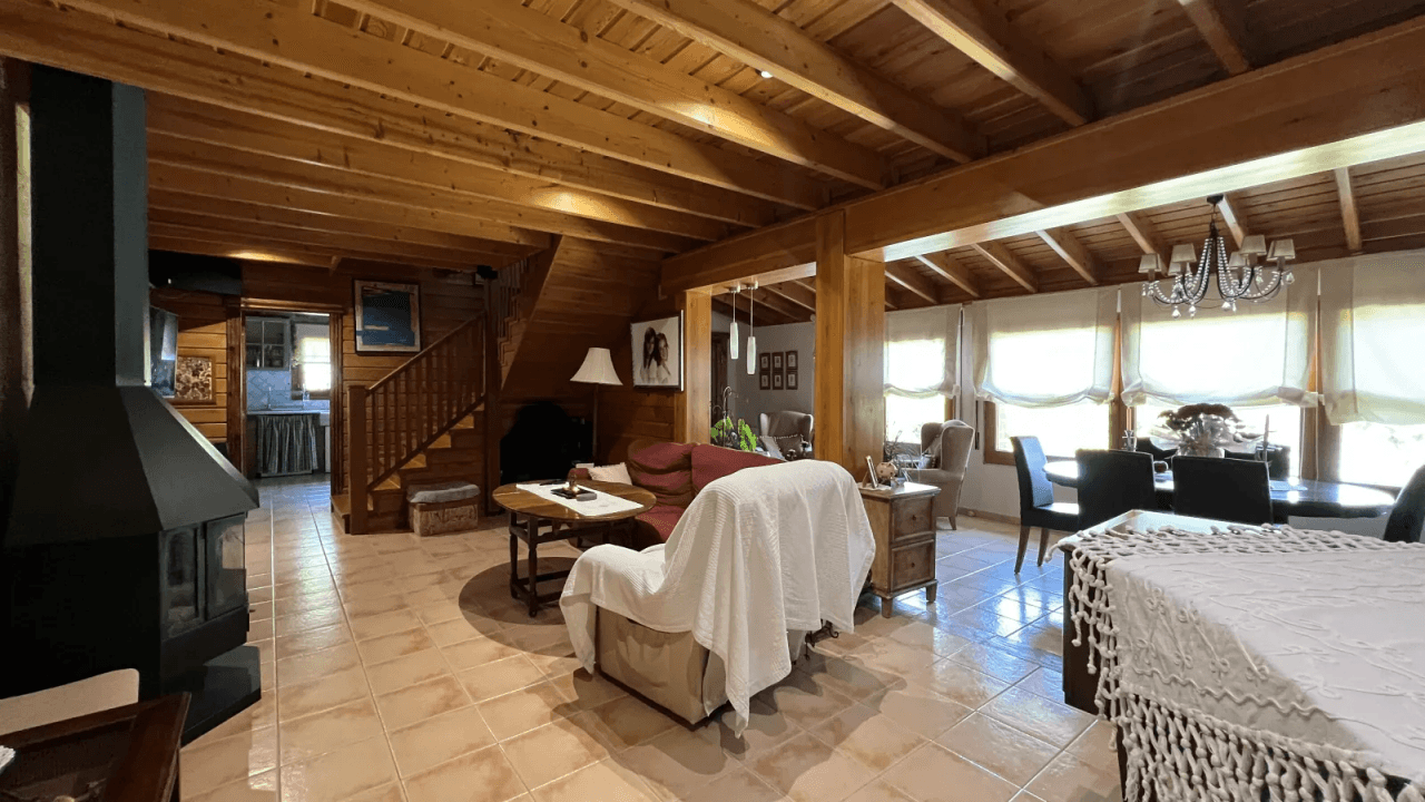 Le design canadien associé à l'ambiance espagnole. Pferdefinca dans la vallée de l'Orb, près de Denia.