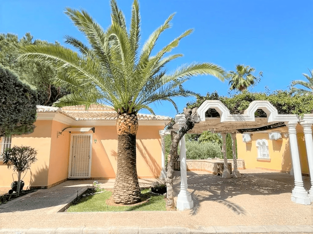 Alquiler. Chalet/Villa à Denia