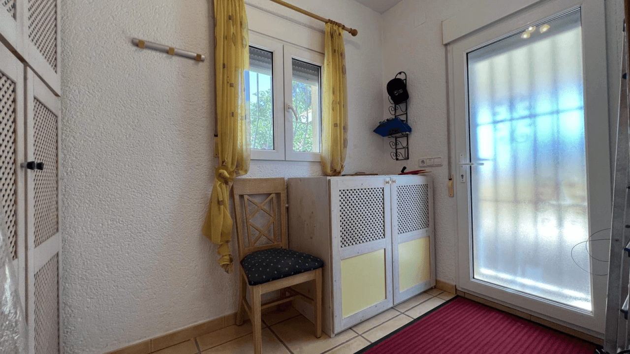 Sehr gepflegte Villa in ruhiger Wohnlage mit Privatpool in Meernähe