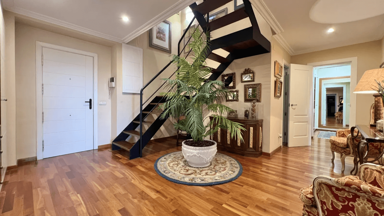 Penthouse duplex exclusif avec 4 chambres et piscine privée sur le toit-terrasse