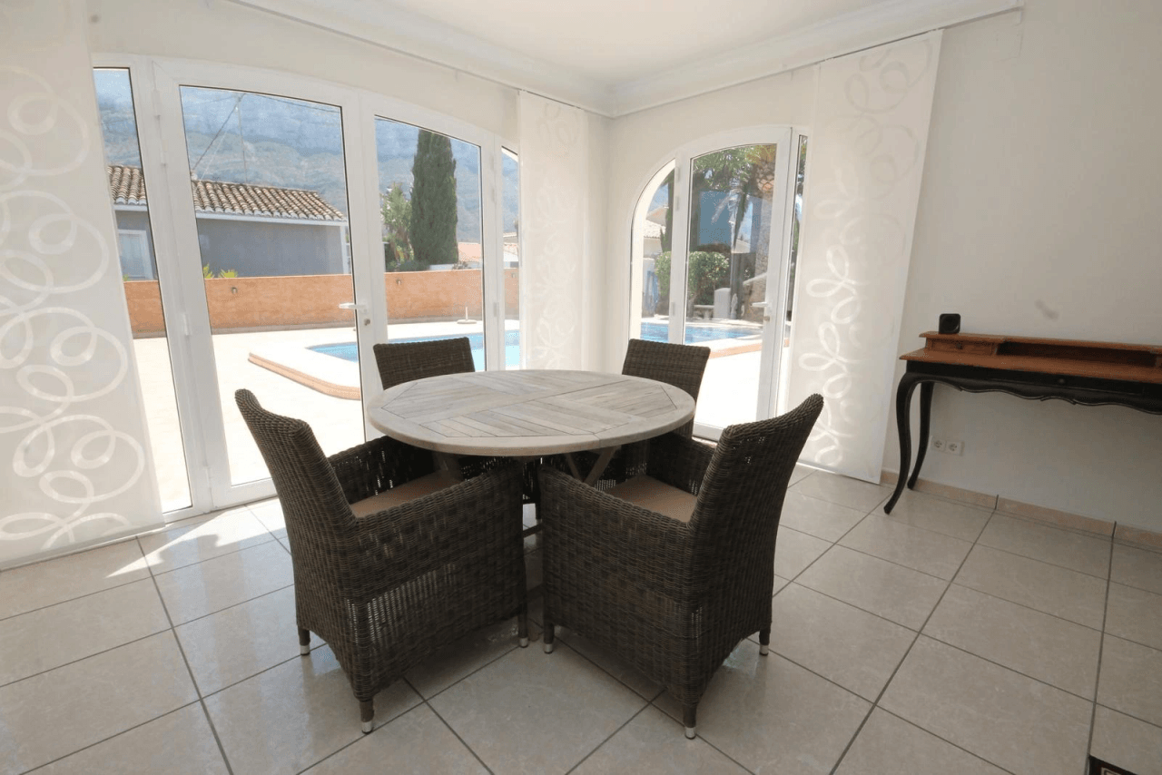 Sehr moderne Villa in Denia mit 3 Schlafzimmer