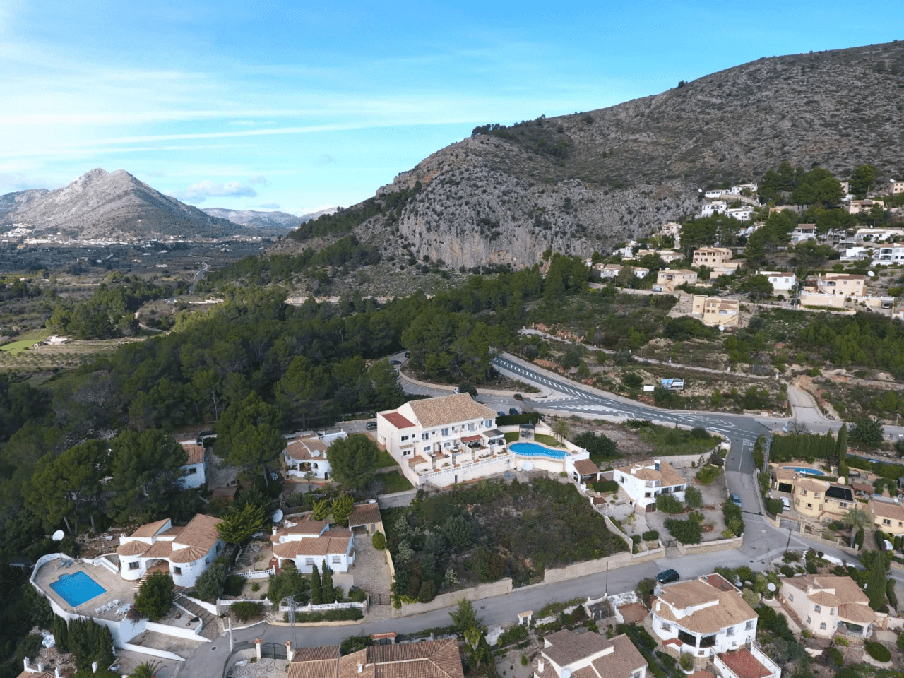 Terrain à construire pour votre Villa de rêve dans un quartier urbain avec les avantages de la campagne.
