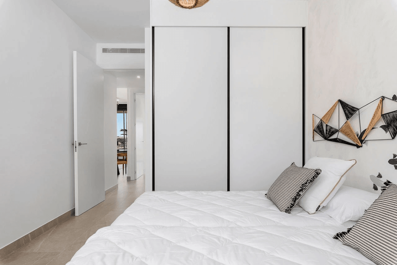 Penthouses avec 2 chambres, 2 salles de bain, toit-terrace, W.C., piscine privée et cuisine équipée moderne avec des appareils électriques
