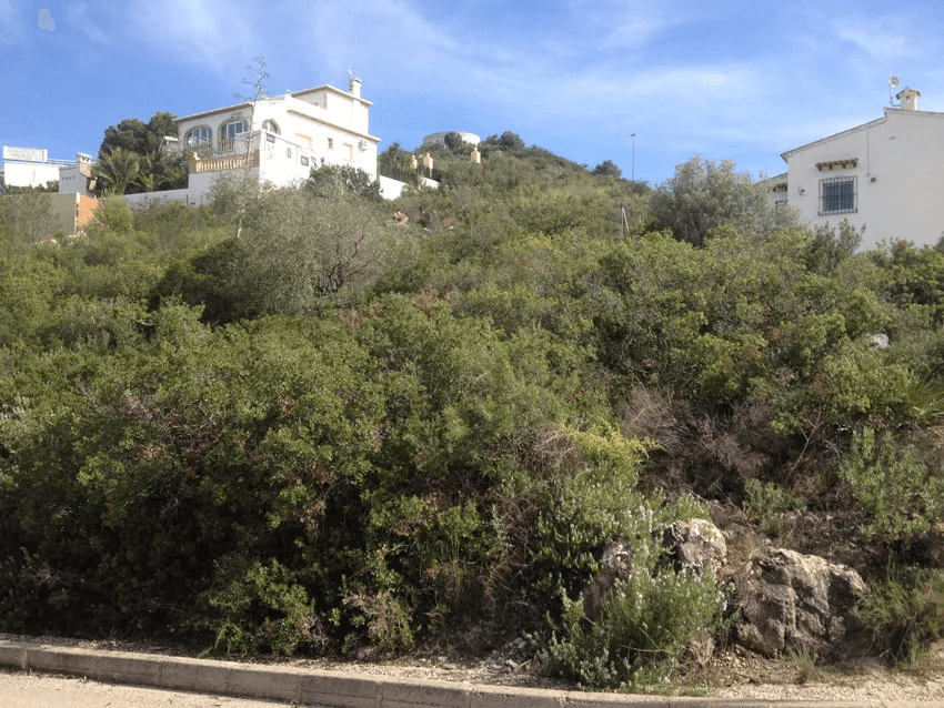 Parcela de construcción en Oliva, cerca de Font Salada, en una ubicación elevada con vistas panorámicas.