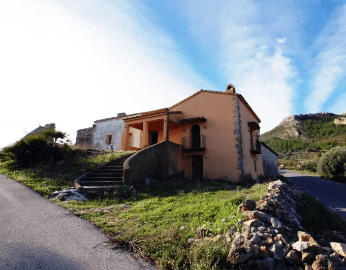 Maison de campagne à Jalon avec 35.000 m2 de terrain