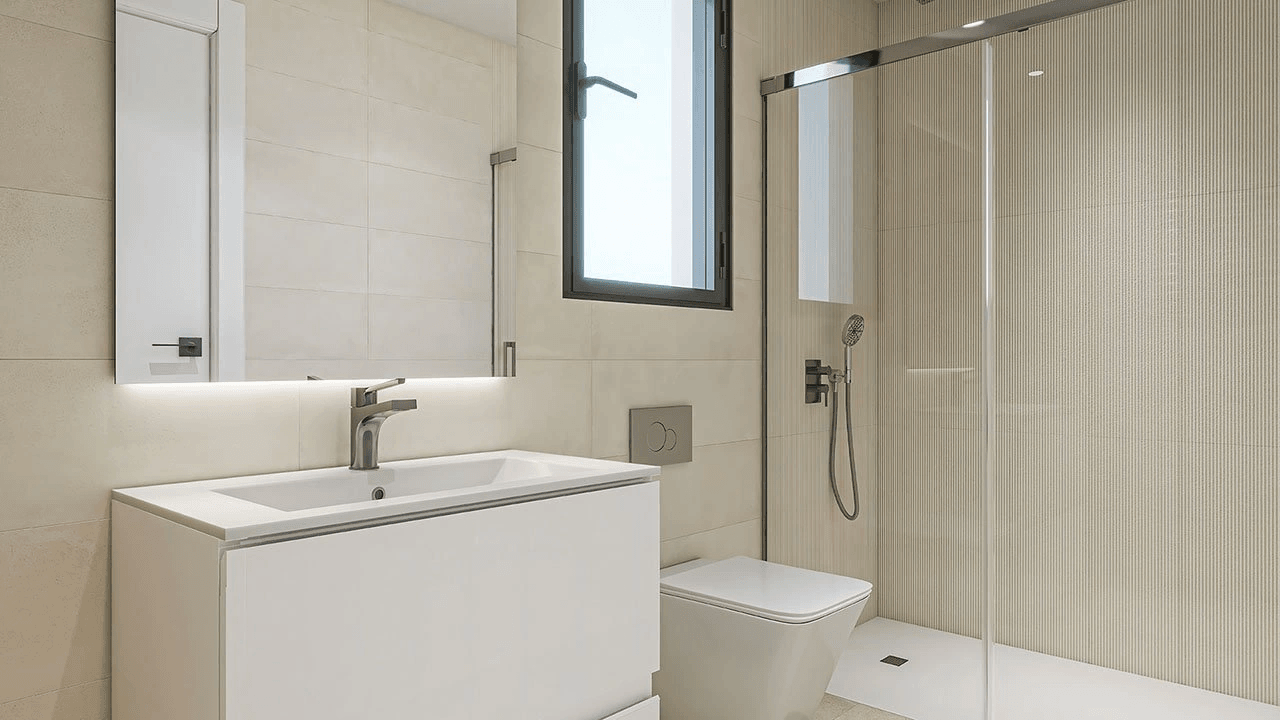 Appartements avec 3 chambres à coucher, climatisation, chauffage au sol dans les salles de bains et vue sur la mer à seulement 300 m de la plage