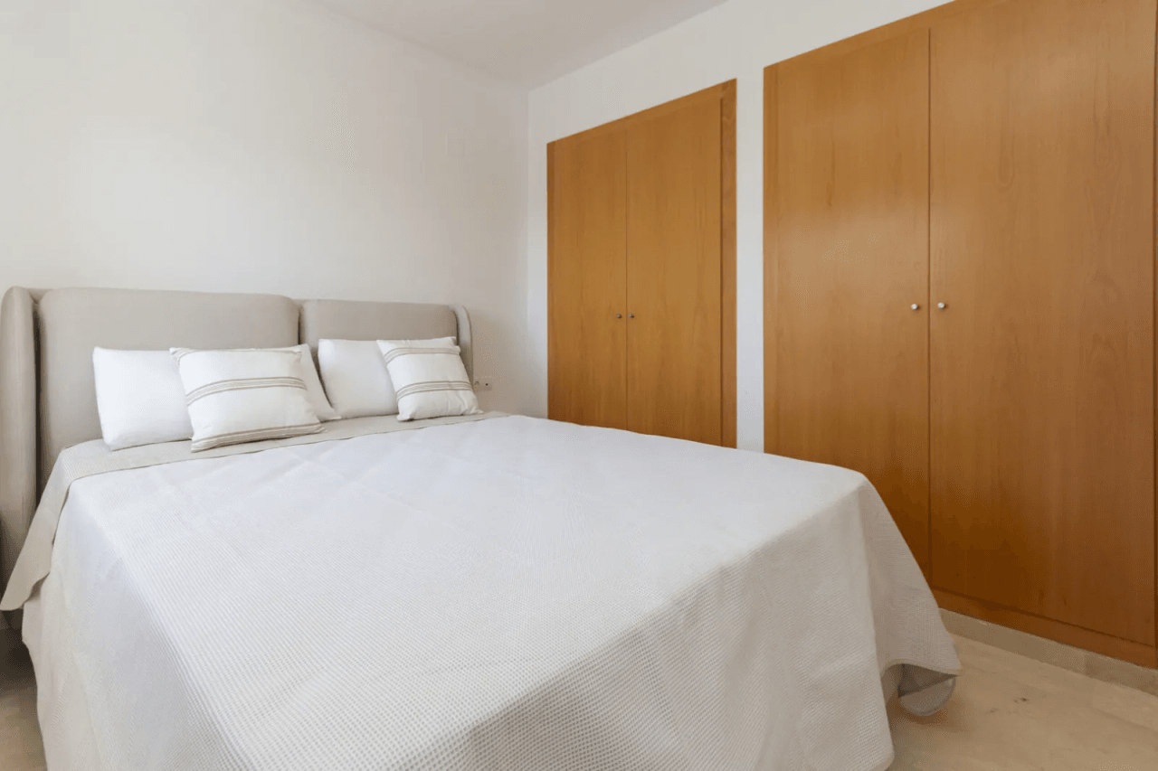 Superbe appartement duplex penthouse de 2 chambres dans un endroit calme avec vue imprenable sur le Monte Pego