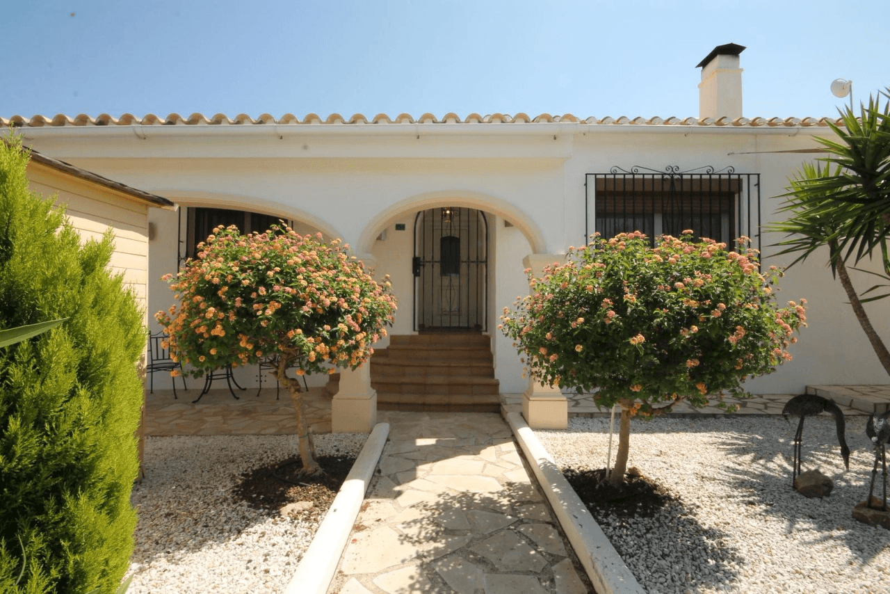 Sehr moderne Villa in Denia mit 3 Schlafzimmer