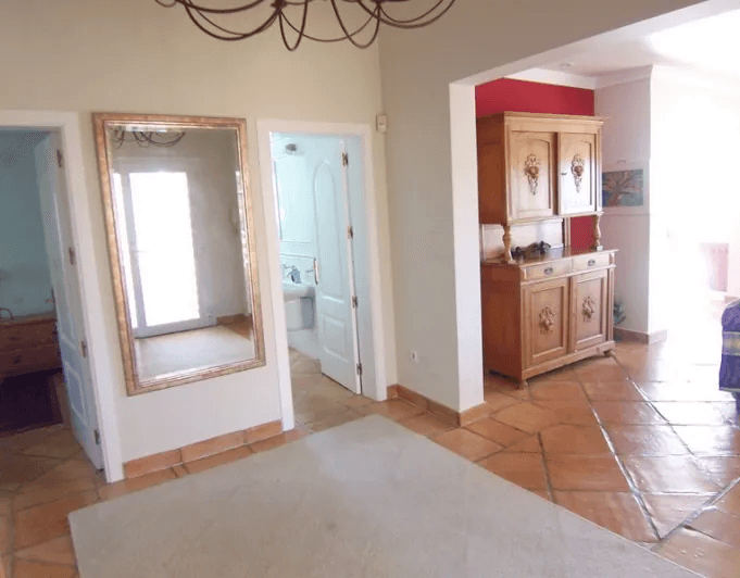 Neuere Villa mit 4 Schlafzimmer zu Verkaufen in Moraira