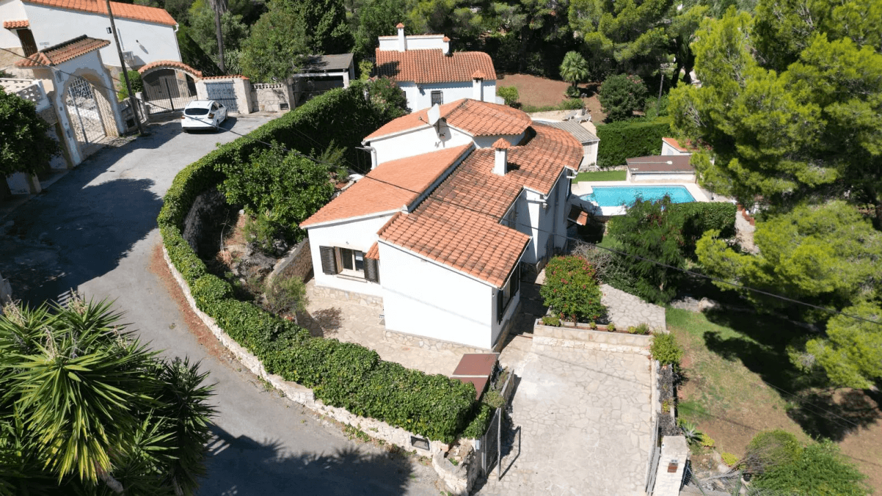 Villa mit 3 Schlafzimmern, 2 Badezimmer, Schwimmbad, Garten und vielem mehr.