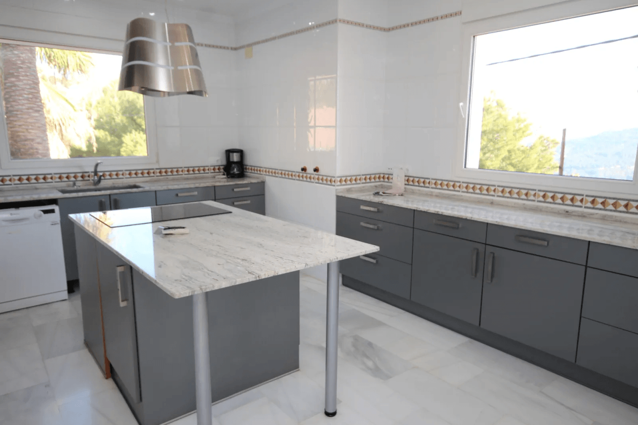 Belle et très spacieuse villa, avec des vues étendues sur Calpe et le célèbre rocher d'Ifach !