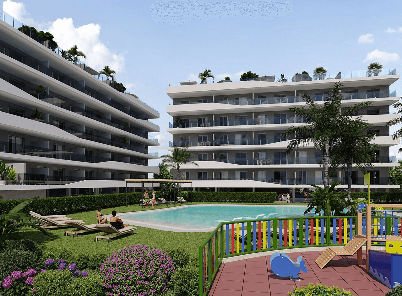 Áticos de 2 dormitorios y 2 baños con solario, preinstalación aire acondicionado, vistas al mar y piscina comunitaria a tan sólo 100 m de la playa